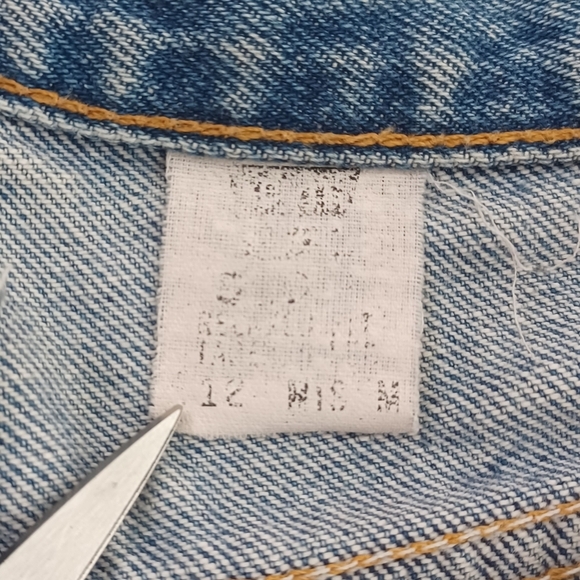 Levis 550 Sz 12 High-Rise Distressed 100% Cotton Cut Off Denim Shorts - Picture 9 of 13